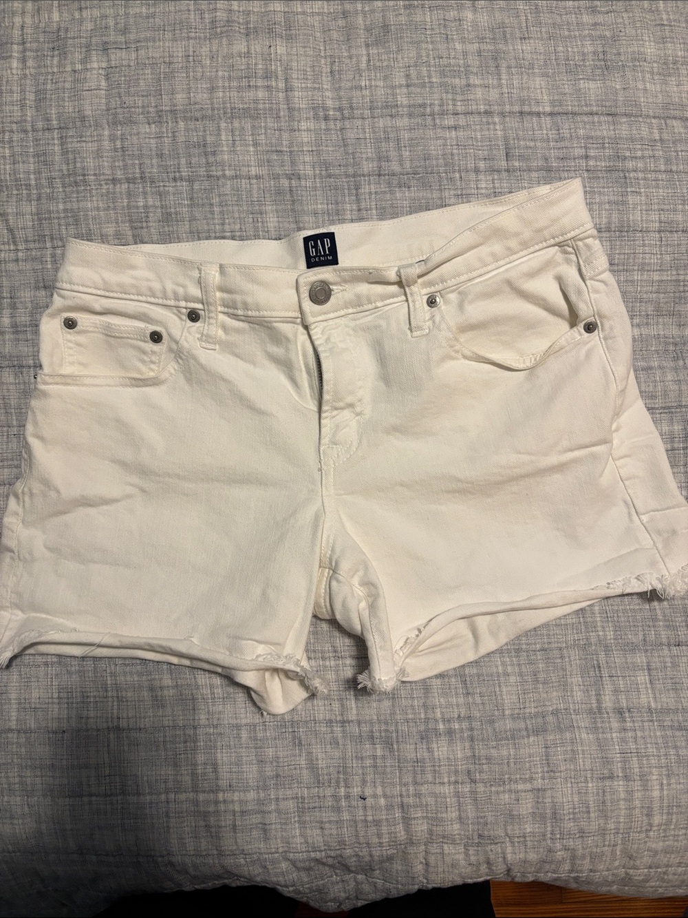 GAP White Denim Cutoff Shorts - Raw Hem 28W,5”inseam (shorter as hem rolls up)